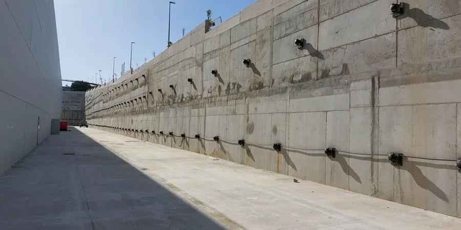 Anclajes Activos y Pasivos en Arica: Soluciones de Estabilidad para Suelos Salinos y Sísmicos